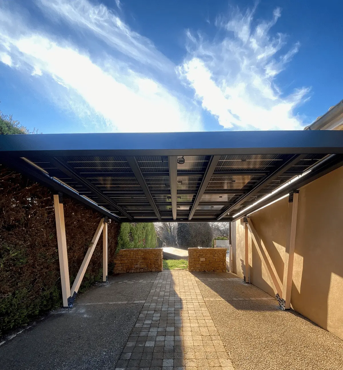 Ombrière photovoltaïque installation