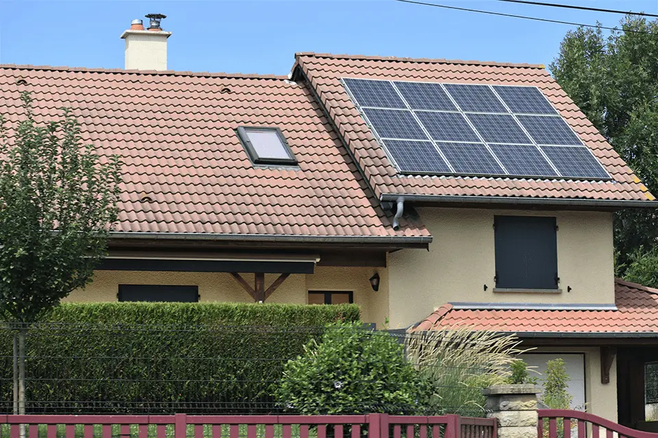 Installation panneaux solaires maison